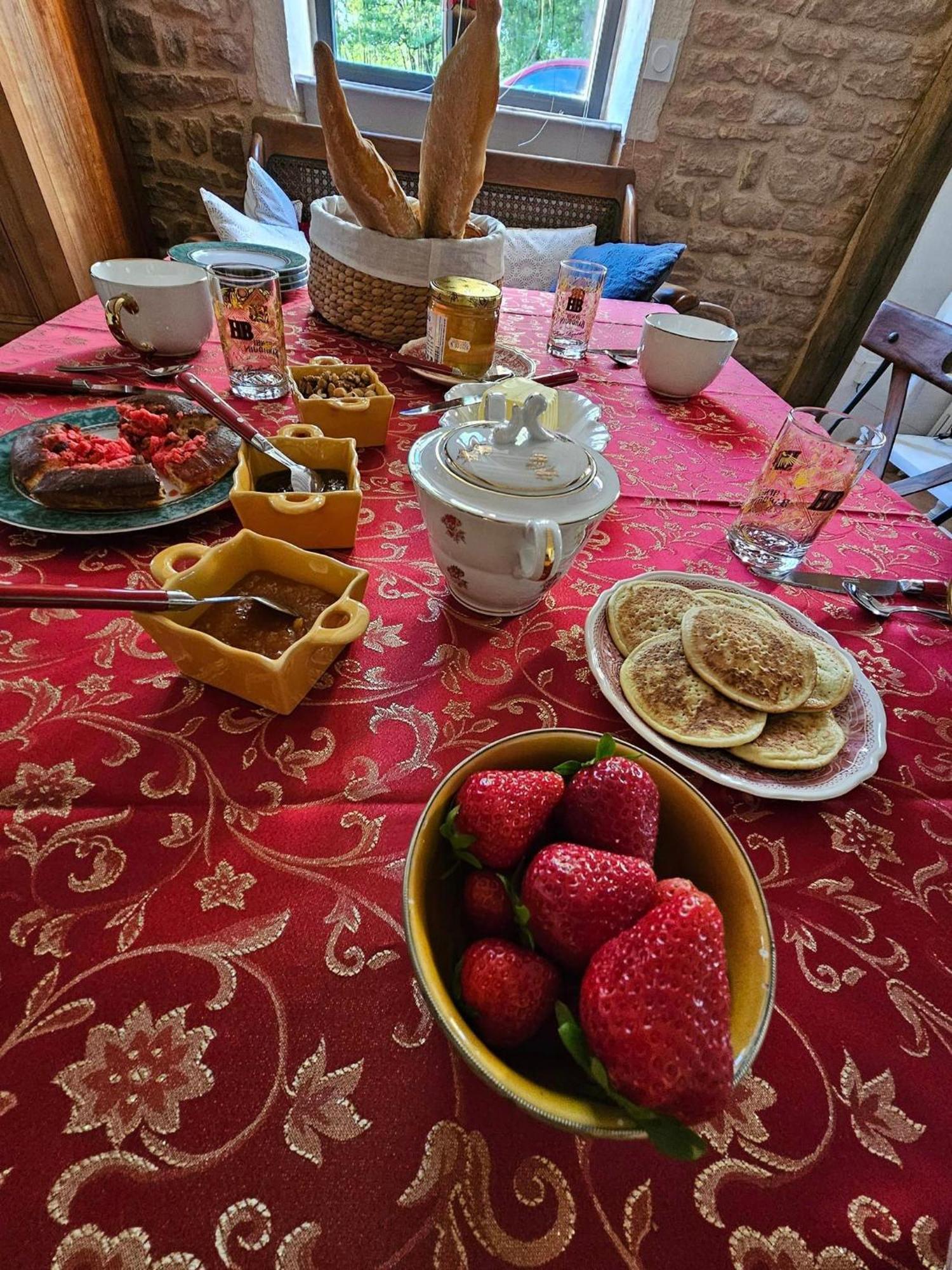 Le Moulin De Chazelle Bed & Breakfast Cormatin ภายนอก รูปภาพ